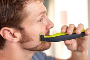 mango ergonomico de una afeitadora de barba