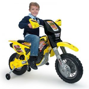 niño conduciendo motocicleta electrica