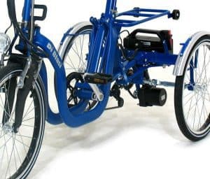 pedales en un triciclo electrico